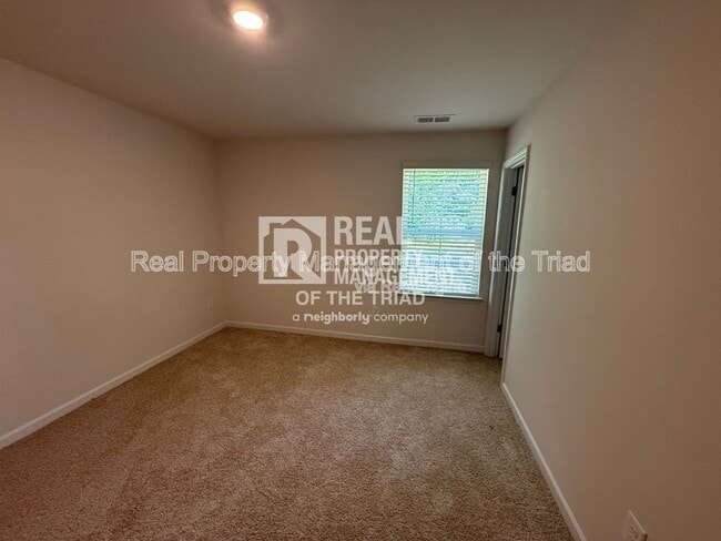 Building Photo - 407 Gulliver Ct