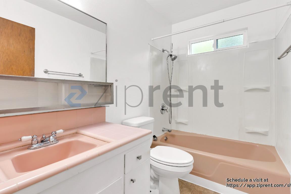 Building Photo - 6115 NE Clackamas St