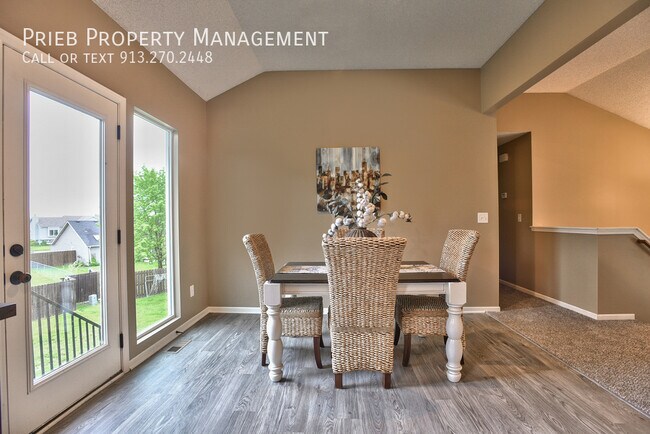 Building Photo - Fountain Gate Village Single-Family Homes ...