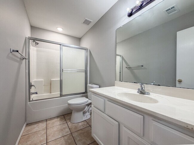 Building Photo - 1203 Quebec Dr