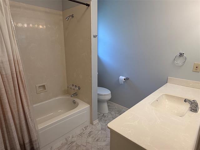 Building Photo - 1712 Colonial Ct