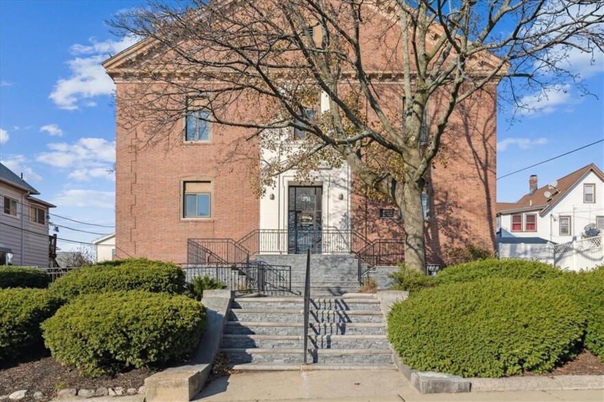 Building Photo - 14 Locust St