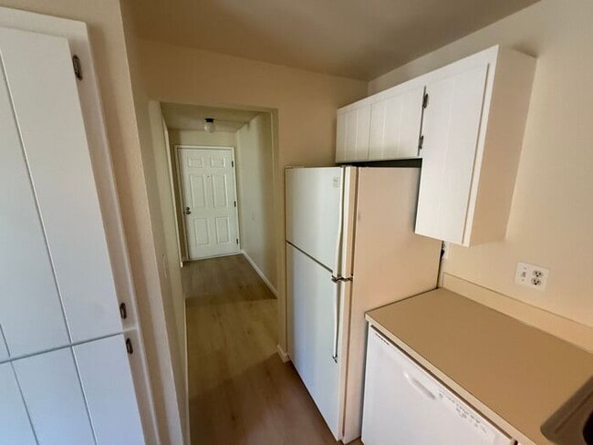 Building Photo - Very nice 2 bedroom 1 bath 4-plex unit in ...