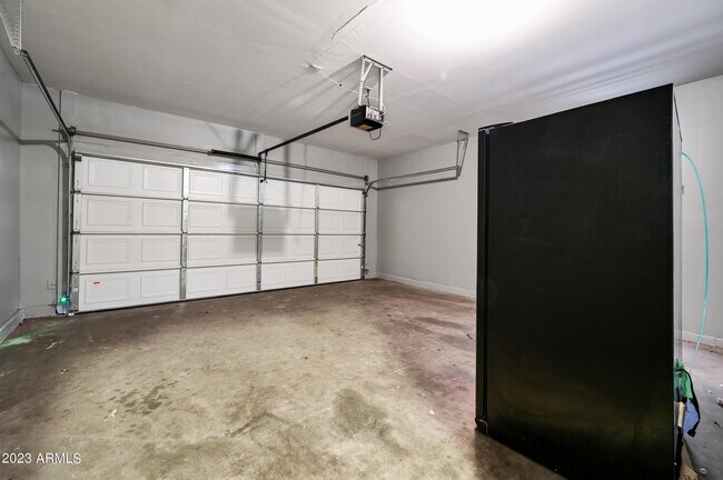 Building Photo - 7409 N Solano Dr