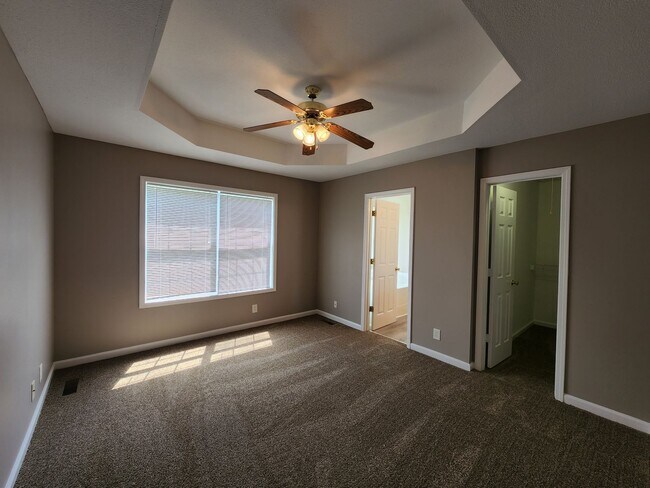 Building Photo - $1700 - 3 Beds 2 Bath + Bonus Room