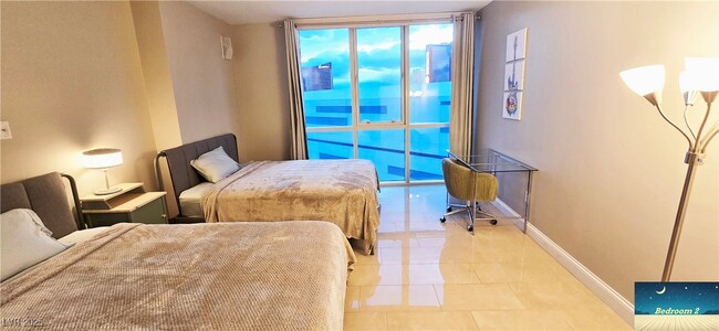 Building Photo - 2747 Paradise Rd