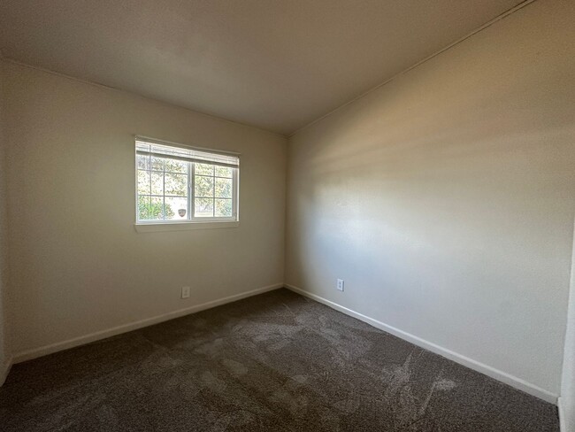 Building Photo - 1316 Thorsen Ave
