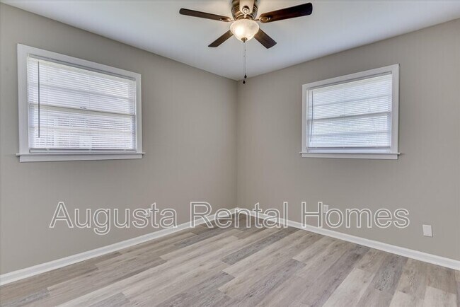 Building Photo - 623 Aiken St