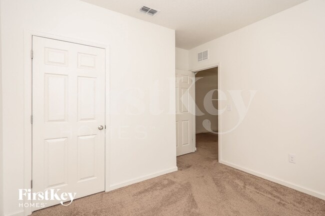 Building Photo - 1053 SW Canary Terrace