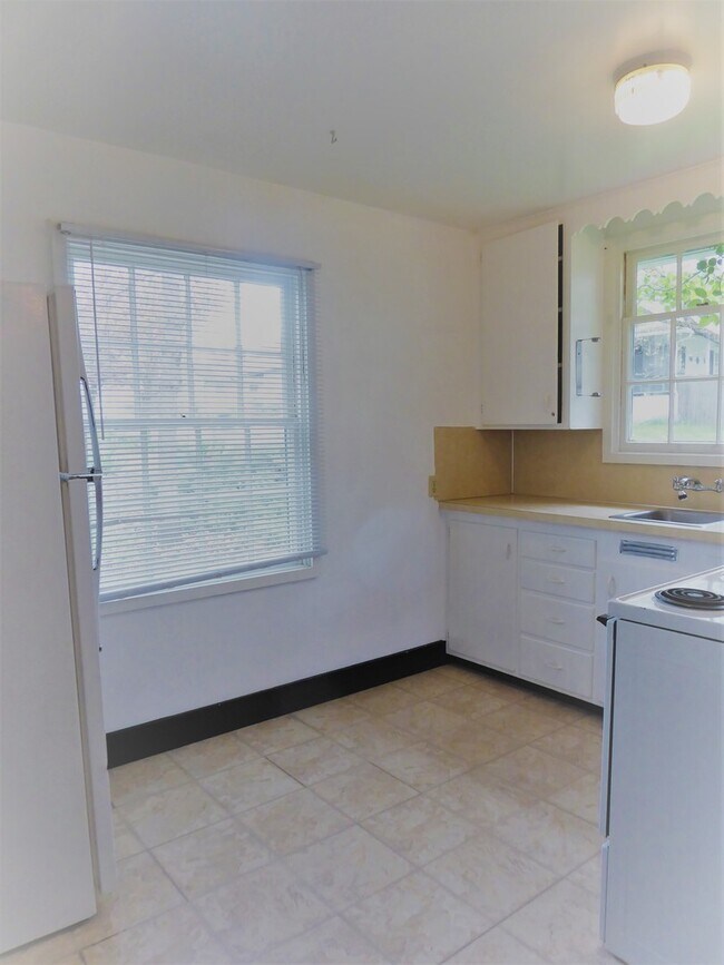 Building Photo - ARMM1701