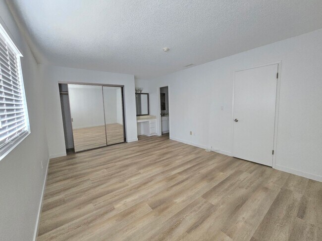 Building Photo - 714 N Irena Ave