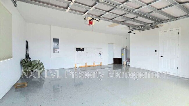 Building Photo - 220 NE 8th Pl