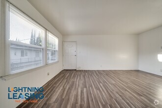 Building Photo - 14759 Vanowen-4D
