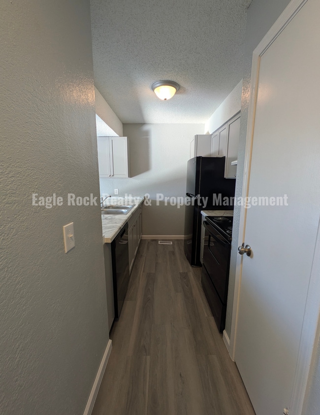 Building Photo - East Tulsa Duplex Unit for Rent (2beds/1.5baths)
