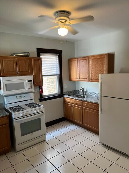Building Photo - 1439 N Ridgeway Ave