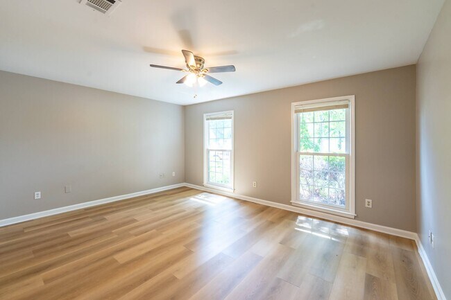 Building Photo - 2496 Leeshire Rd