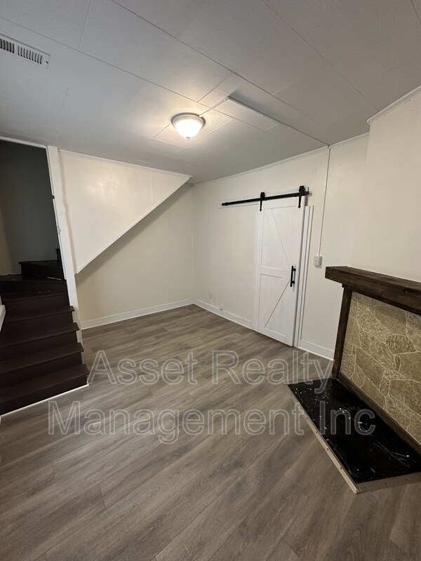 Building Photo - 500 W Strang St