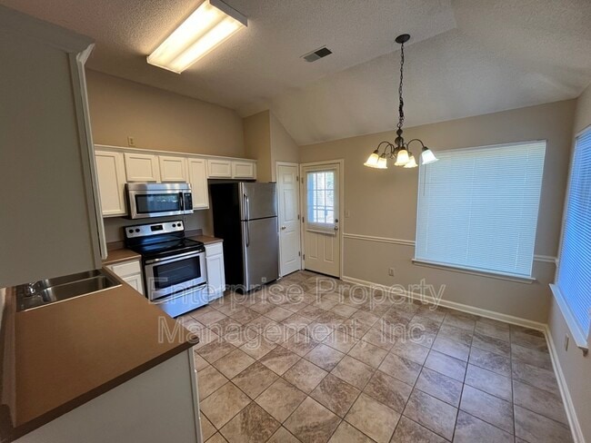 Building Photo - 1330 Siskin Dr