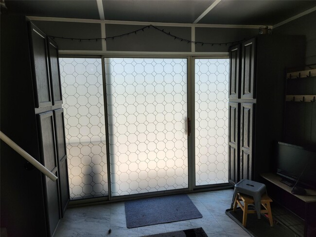 Building Photo - 1208 NY-9G