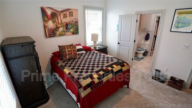 Building Photo - 12912 S 6th St