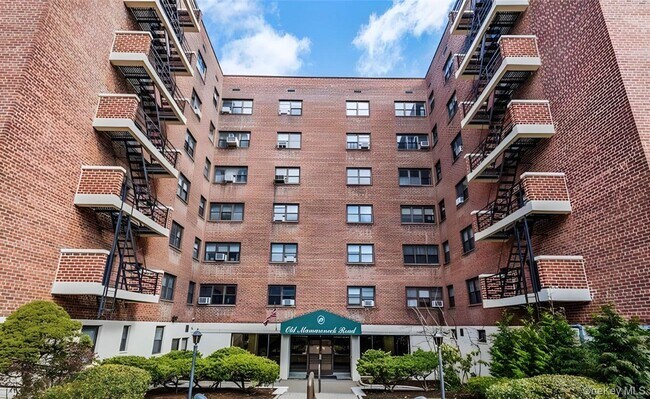 Primary Photo - 19 Old Mamaroneck Rd