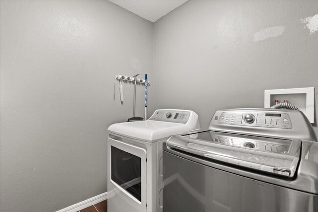 Building Photo - 364 Habitat Way