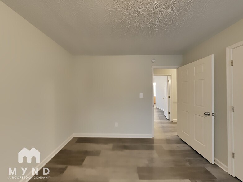 Building Photo - 230 Woodbridge Dr