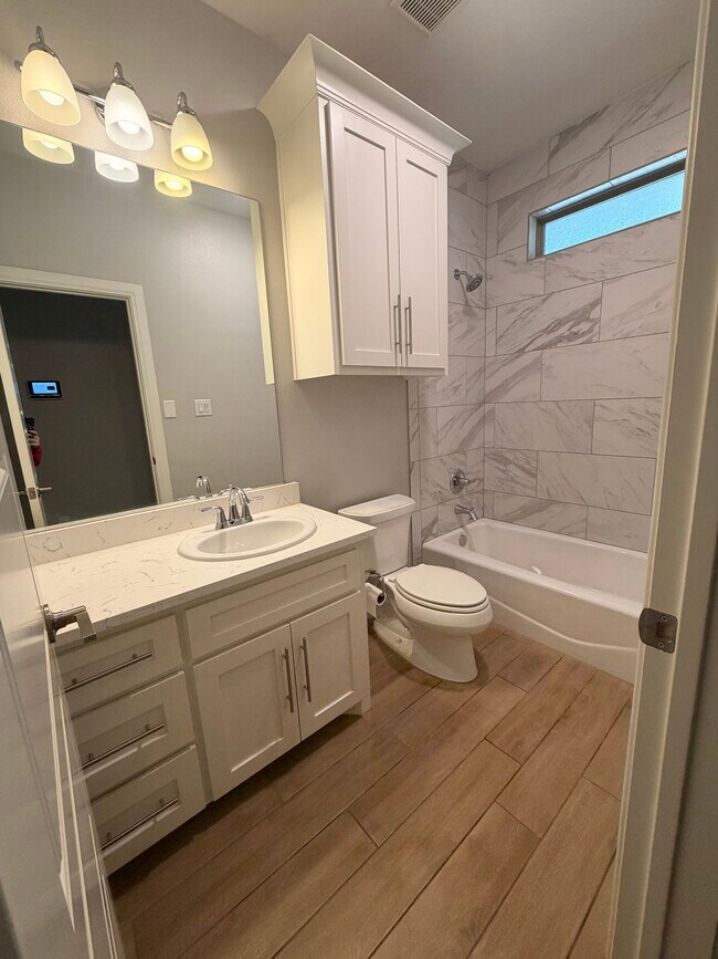 Building Photo - 1206 Burgandy Dr