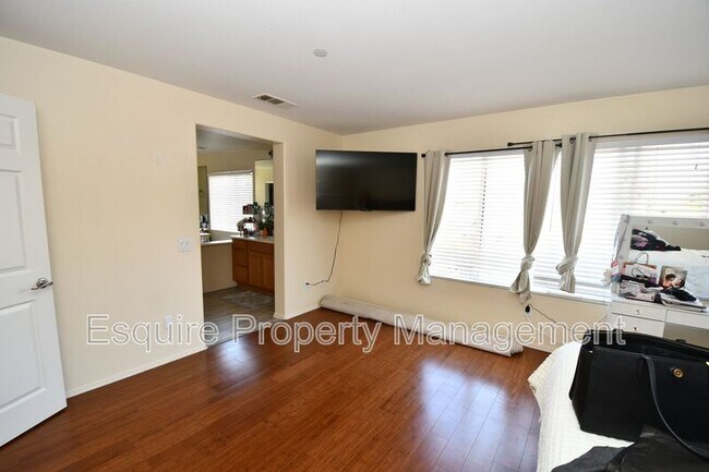 Building Photo - 371 Huerta St