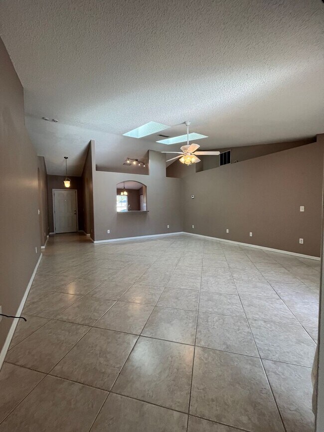 Building Photo - Beautiful Fenced in Yard on a cul-de-sac!!!