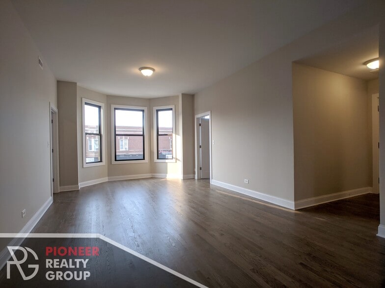 Building Photo - 3405 W Fullerton Ave