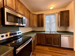 Building Photo - Four Bedroom Home in Eastown GR