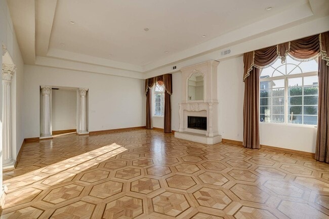 Building Photo - 4356 Kingswell Ave