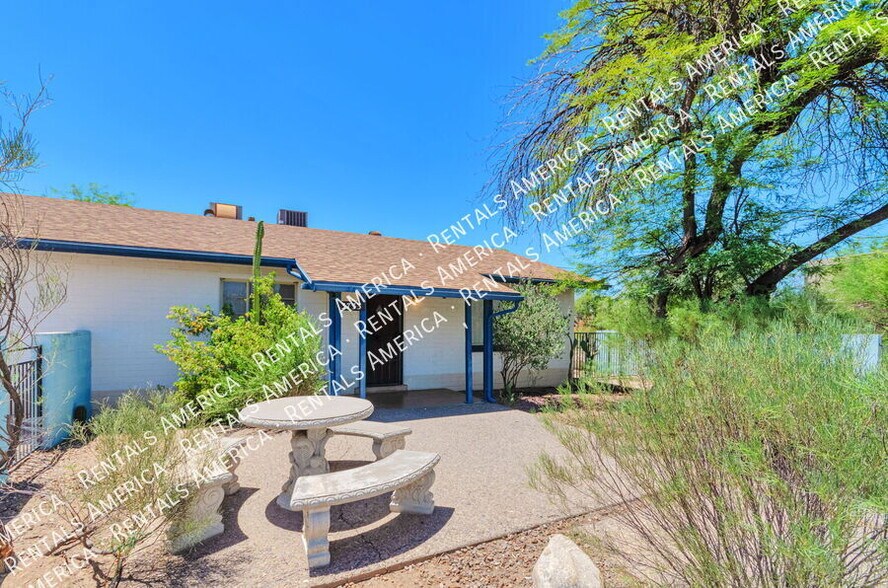 Building Photo - 3733 N Mountain Ave