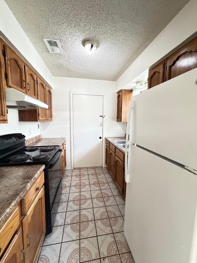Building Photo - 1507 Agave Dr