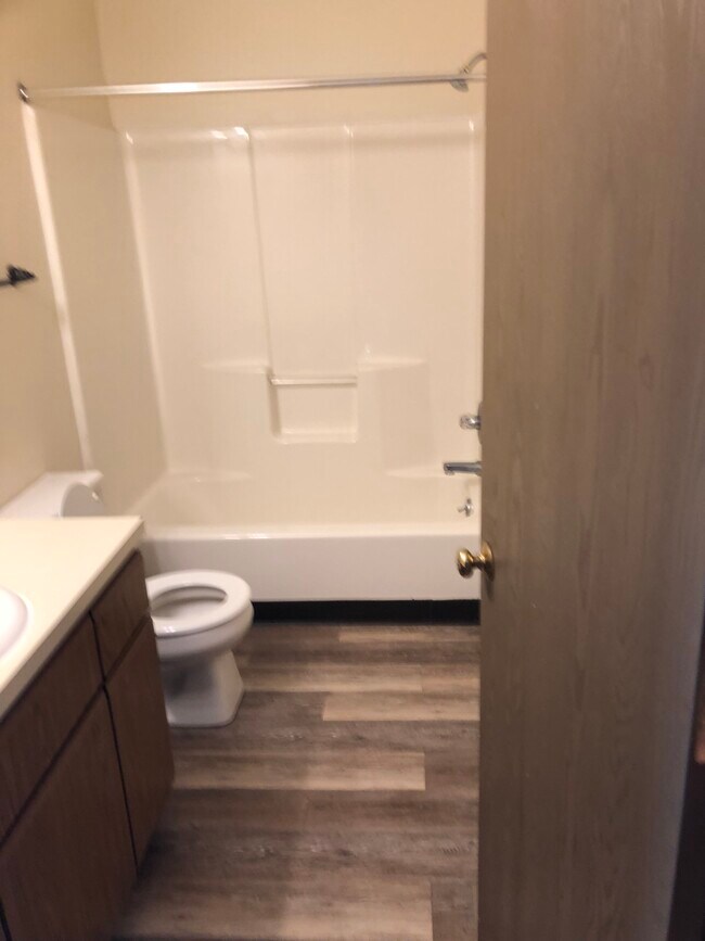 2nd Floor Bathroom - 1549 Whitehall Blvd