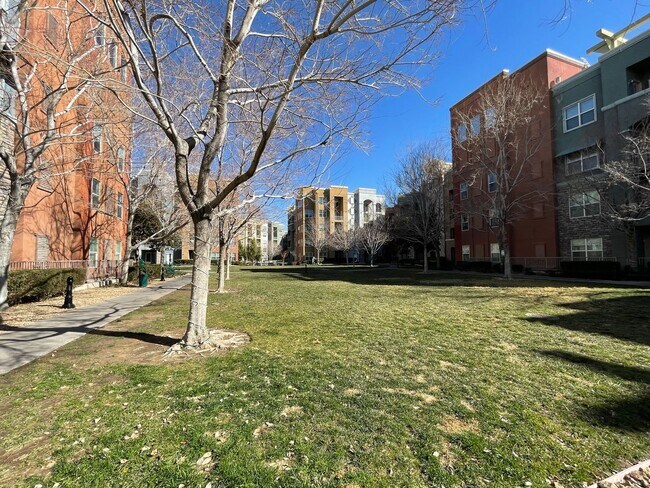 Building Photo - Available NOW!-2 Bedroom Unit in Manhattan Guard Gated Community!