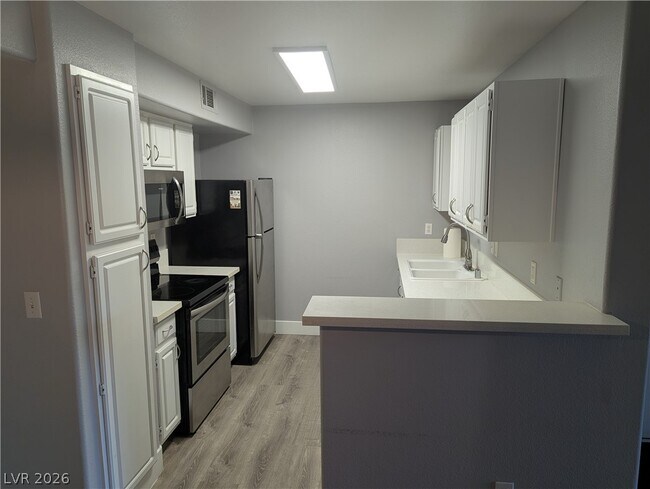 Building Photo - 555 E Silverado Ranch Blvd