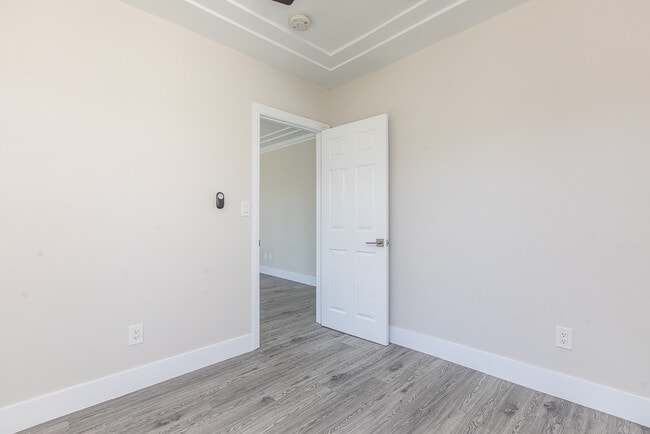 Building Photo - Newly Renovated Apartment Home In Prime Lo...