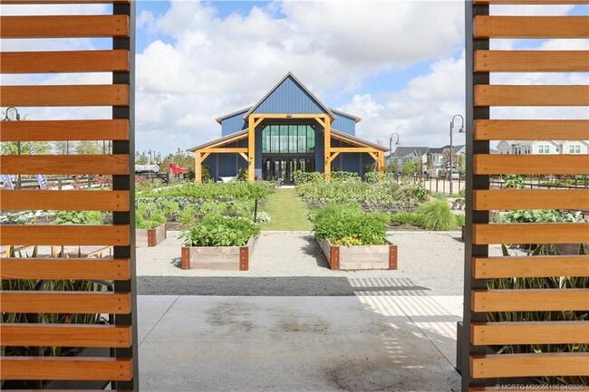 Building Photo - 950 SW Pr Ave