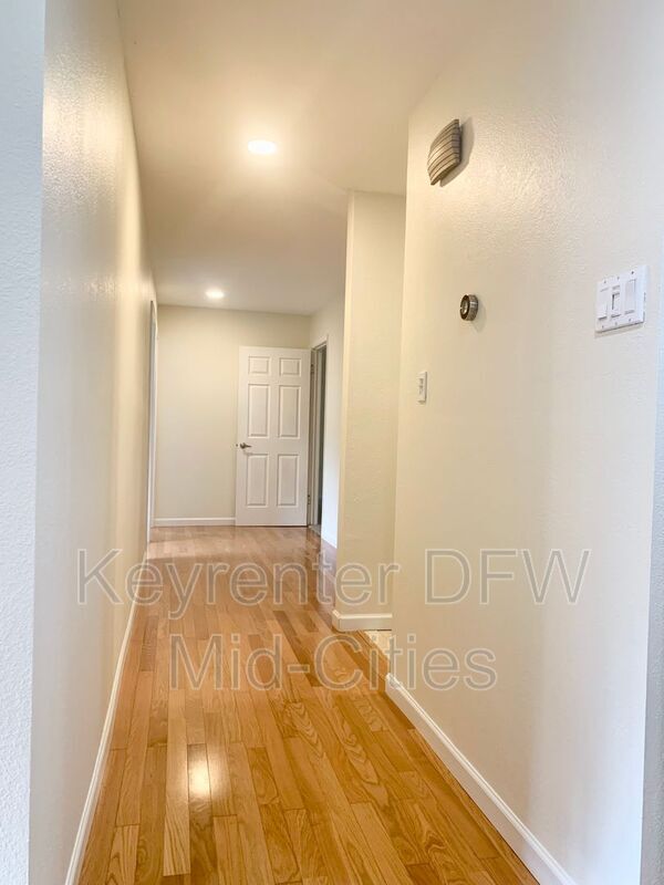 Building Photo - 501 Nottingham Dr