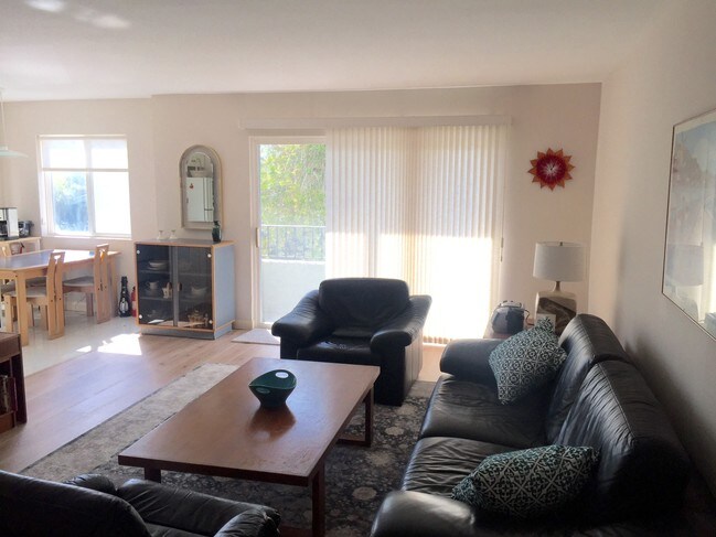 Living room - 2308 Schader Dr