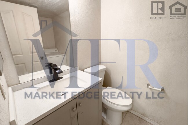 Building Photo - 2Bed/1.5Bath Ground Floor Townhouse at Glendale Ave/27th Ave! Ready for Immediate Move-In! -- GAR...