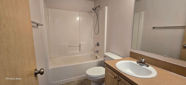 Building Photo - 3 Bedroom 2 bath in Lake Limerick