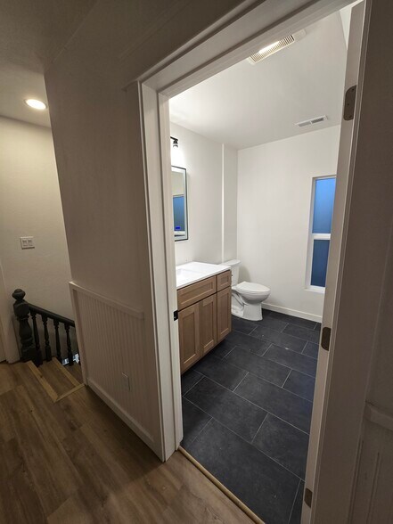 Building Photo - 515 Irving St