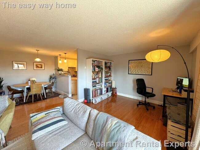 Building Photo - 47 Mystic St