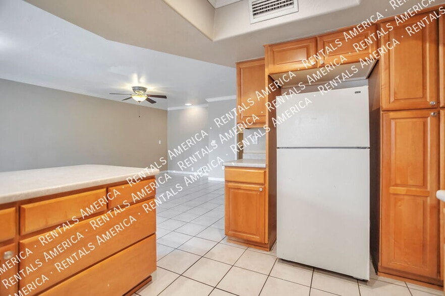 Building Photo - 4527 W Ruth Ave