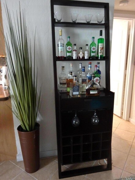 Building Photo - 2660 NE 8th Ave