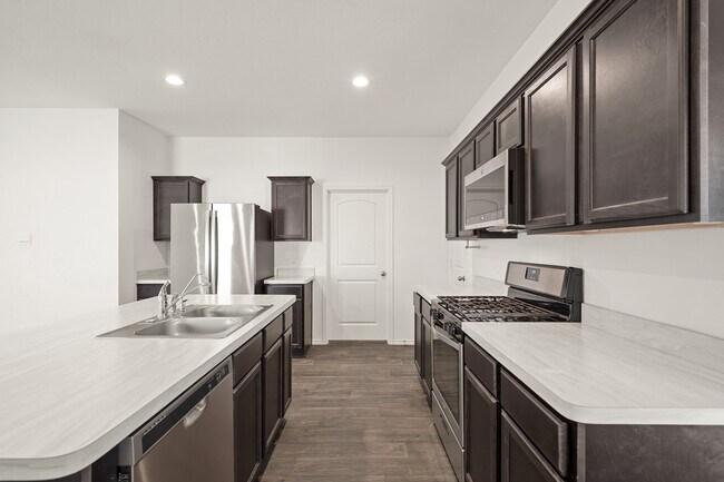 Building Photo - 2406 Silver Pr Ln