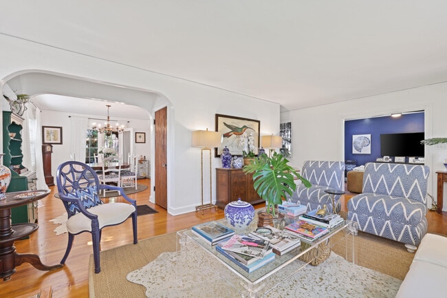 Building Photo - 325 Greymon Dr